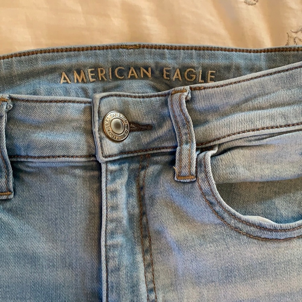 AE. Light wash jeans. Super stretch. Great condition.